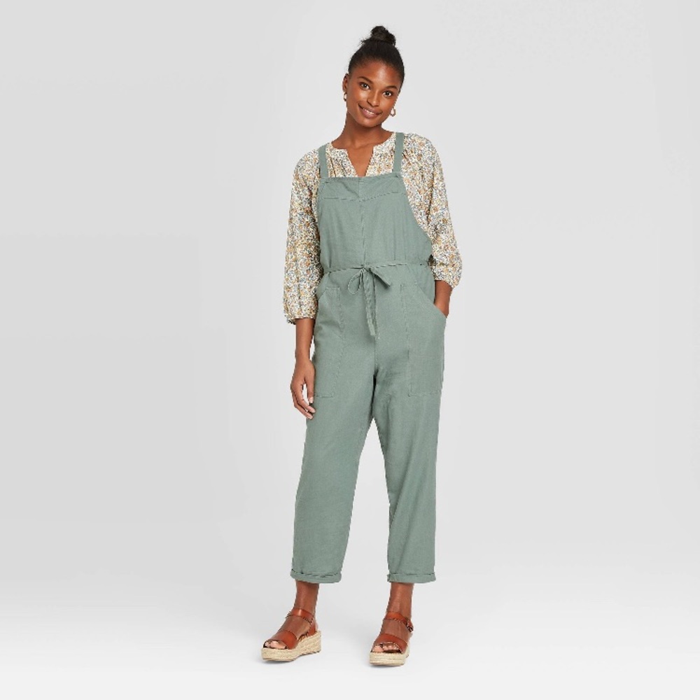 NWT Sleeveless square neck belted overalls - Olive